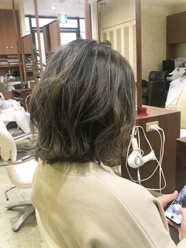 アクラ 上本町店(Acura.) [hair's curare]外ハネグレージュ