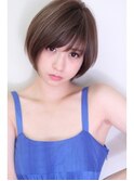 ノームコアなショートボブにうぶバング&ミルクティーカラー