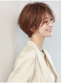 第一印象で小顔に。大人可愛いシースルーバングショート