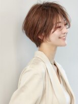 第一印象で小顔に。大人可愛いシースルーバングショート