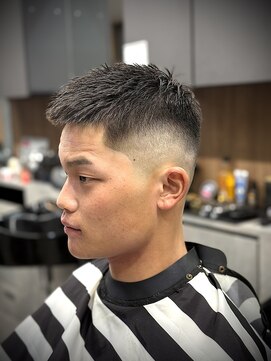 フジヤマバーバーショップ エビス(FUJIYAMA BARBER SHOP ebisu) The crop 王道スキンフェードバーバースタイル【ebisu】