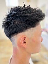 ヘアーズ エム美容室&nbsp;スパイキーショートフェードスタイル