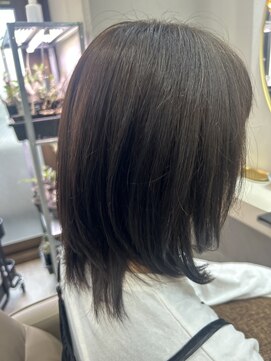 アオ 花咲町(a-o) ミディアム外ハネスタイル♪