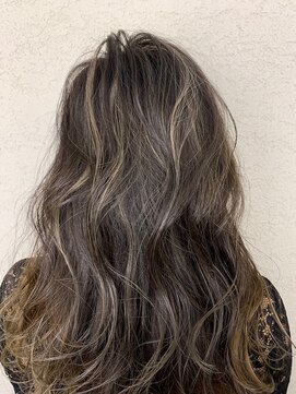 ヘアサロン アティリー(Hair Salon Attirer) 西梅田/ボブ/グレーベージュ/白髪ぼかし/ハイライト/ベージュ