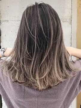 エノア 東京(ENORE) 動きとツヤ感◎ミディアムヘア×ハイライト×インナーカラー