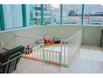 アトリエ タキ(atelier.taki)の写真/《半個室/キッズスペース有》お子様連れ大歓迎◎忙しい毎日でも綺麗になりたいそんなママにオススメ♪垂水