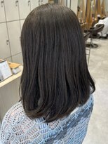ヴァネッサ(VANESSA)&nbsp;透明感オリーブグレージュイルミナカラー鶴見渡辺りん
