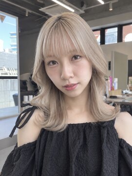 トリッカ シブヤ(TRICCA SHIBUYA) ブリーチブロンド×ミディアムレイヤー