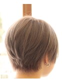 ベージュ