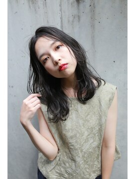 ラボ(Ravo) [Ravo]黒髪パーマくびれミディ