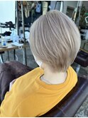 ショートとホワイトベージュ