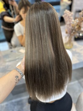 ラビス 浦和(Lovis) 黒髪カタログ/ボブルフ/ネビージュ/ワンレン/スペインカール