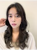 伸ばしかけ前髪もバランスよく◎ロングウェーブヘア
