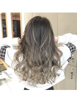 ディーナ(D'na)&nbsp;『D'na×清水』グレージュバレイヤージュ