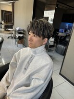 アイズ 海老名(AIZU)&nbsp;センターパート　ハイライトカラー　金メッシュ　メンズカット