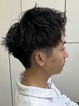 フイ 恵比寿(Hui) ツイストスパイラル/アップバングショート/刈り上げショート