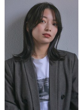 スリーヌーン(THREE noon) おくレイヤー大人外ハネセミロング