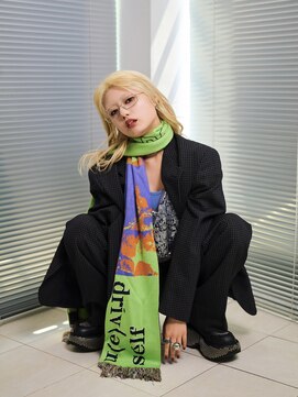 ノラ シンディ(NORA CYNDY) デザインカラーシャドウルーツカラー裾カラーレイヤーカット