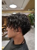 しっかりカールをウェット仕上げでワイルドに◎波巻きツイスパ