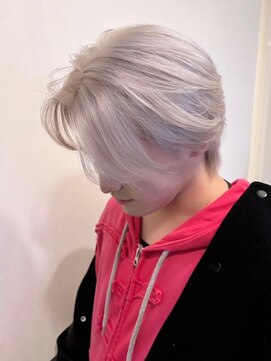 ベレーザ 渋谷(BELEZA) 11969ホワイトブロンド刈り上げショートフェザーショート