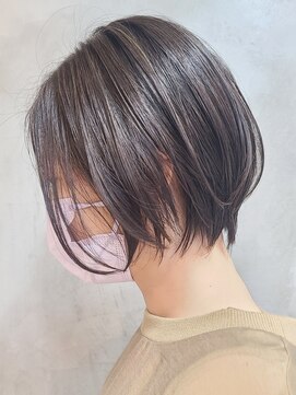 ソワネ 表参道(soigne) 表参道大人ショートレイヤーカット白髪ぼかしグレイカラー前髪