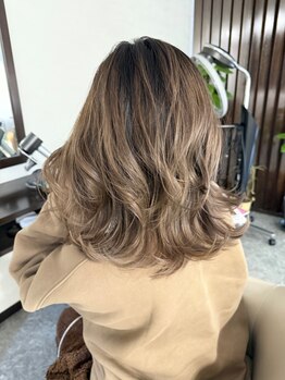 フラワー(flower)の写真/ハイライトやグラデーション、インナーカラーなど、ご要望に合わせたデザインカラーをご提案致します♪