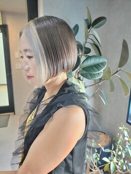 ブルー(Blue)の写真/【藤沢駅北口徒歩4分】お洒落に染める白髪染めを楽しんで♪明るめや立体的なハイライトもオススメ！