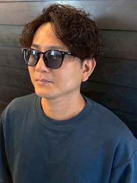 ディスイズバーバーセカンド(THIS IS BARBER 2nd) メンズパーマ センターパート マッシュ ツイスパ 束感