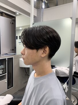 クロムトウキョウ ザ バーバー ネオン 新宿店(CHROM TOKYO the Barber ne/on) センターパート