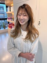 シダ(sida SAIIN)&nbsp;20代30代セミロング明るめベージュブリーチなしWカラー