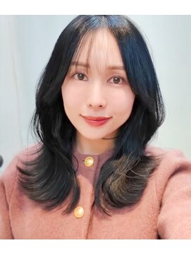 くびれミディアム大人ヘアブルーブラック表参道