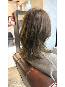 オリーブカラー