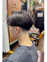 グルーム(GROOM.)&nbsp;センターパートテーパーフェード