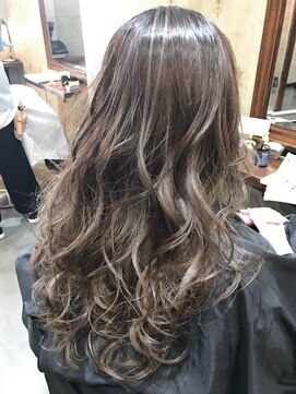 ジョージ(Jo-Ji) 【外国人風】グレージュ、ハイライト【橋本】橋本/JR橋本