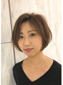 前髪を作らないボブがクールで大人可愛い