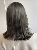切りっぱボブ×オリーブグレージュ