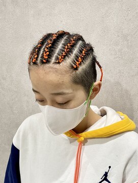 イト(ito) 刈り上げコーンロウ女子オレンジエクステ混ぜ~糸ito~HIRO