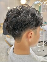 ロミーオム 本厚木(ROMMY. Homme)&nbsp;刈り上げツーブロックスパイラルパーマビジネスメンズヘア