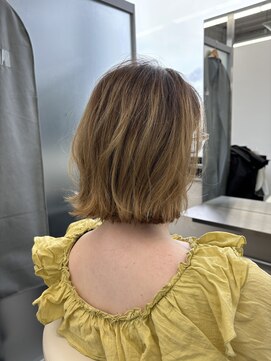 ジエクト アイロ(The Ect ilo) 外国人風　くびれボブ　ハイライト