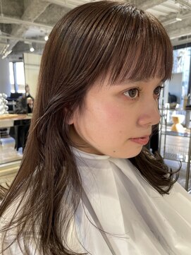 エイチ(811) ウルフミニボブオリーブグレージュバタフライカットクラゲヘア