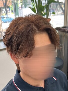 フイ 新宿3丁目(Hui) フェザーパーマ/グレーブルーカラー／刈り上げショートパンク