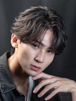 ネイビー(NAVY) 色気と抜け感を両立する“ニュアンスミディ”