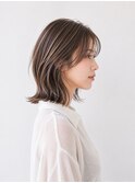 ミディアムボブレイヤー前髪あり抜け感くびれシルエット