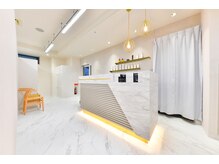 トッカ 三宮ANNEX(tocca)の雰囲気(広々とした清潔感のある店内。)