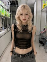 ノラ シンディ(NORA CYNDY)&nbsp;ケアブリーチカラーホワイトブロンドハッシュカット