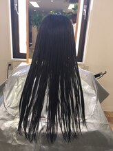 最後に2剤塗布。ストレートを定着させていきながら同時に栄養補給も行います！