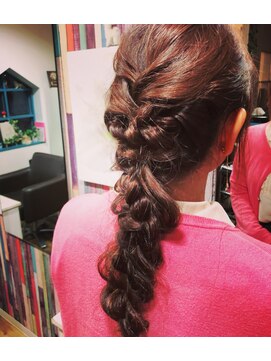 ヒマワリ(HIMAWARI) 編みおろしヘアアレンジ