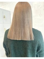 エム(EM)&nbsp;ホワイトベージュ切りっぱなしロング