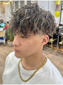 横浜ツイスパ波巻きパーマメンズマッシュウルフ刈り上げなし