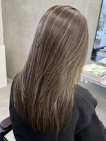 アンバー(UMBER)&nbsp;ハイライトカラー　グレージュ　ブリーチ1回